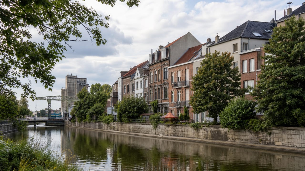 Vue caractéristique de Anderlecht (1070) à Bruxelles · mix : maisons 1900-1930 typiques bruxelloises · zone d'intervention chauffagiste agréé PEB Atmos Technics